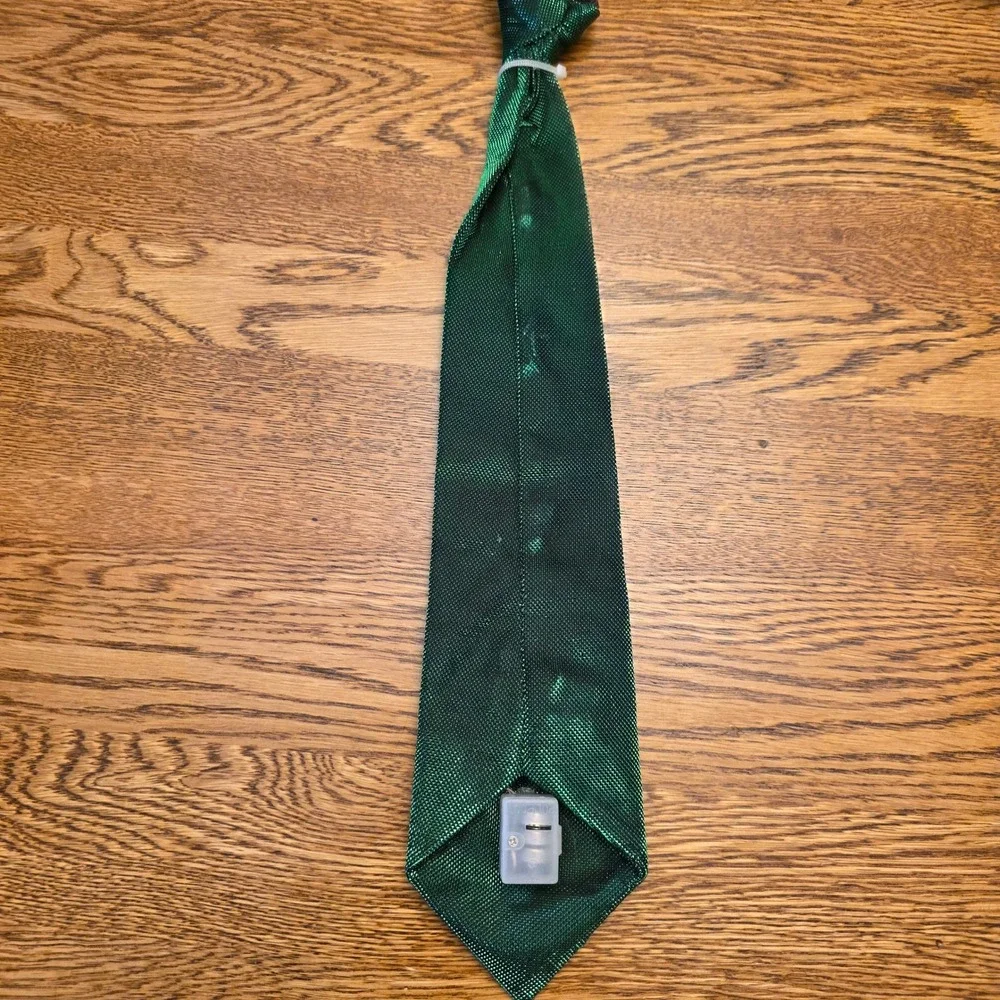 St. Patricks Day Green Metallic LED Light Up Pre-Tied Necktie‎ Party Accessory